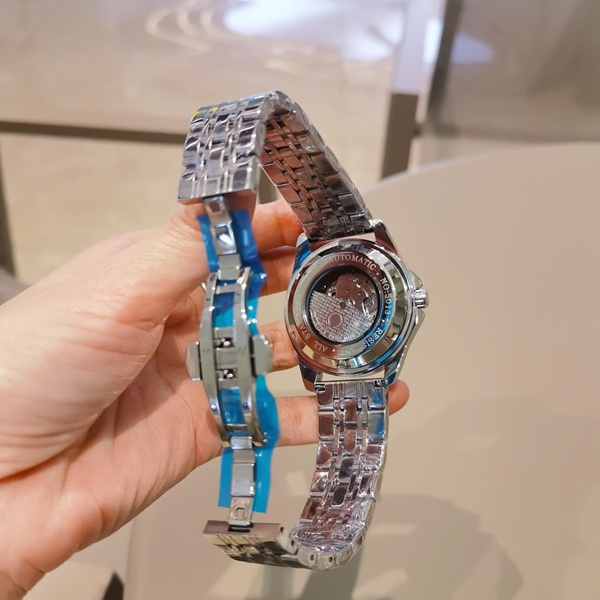 ブランド時計側面デザイン